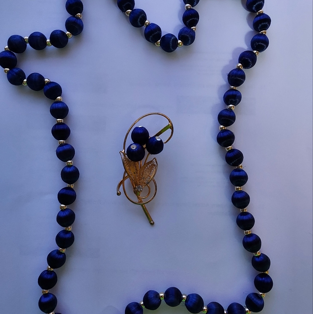 Vintage Glam Blue Thread Bead Crystal Brooch and Necklace Blueberry